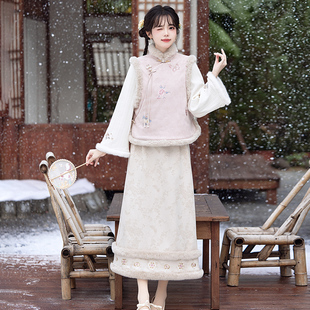 新中式国风汉服套装冬季加绒刺绣马甲长裙少女日常可穿过年拜年服