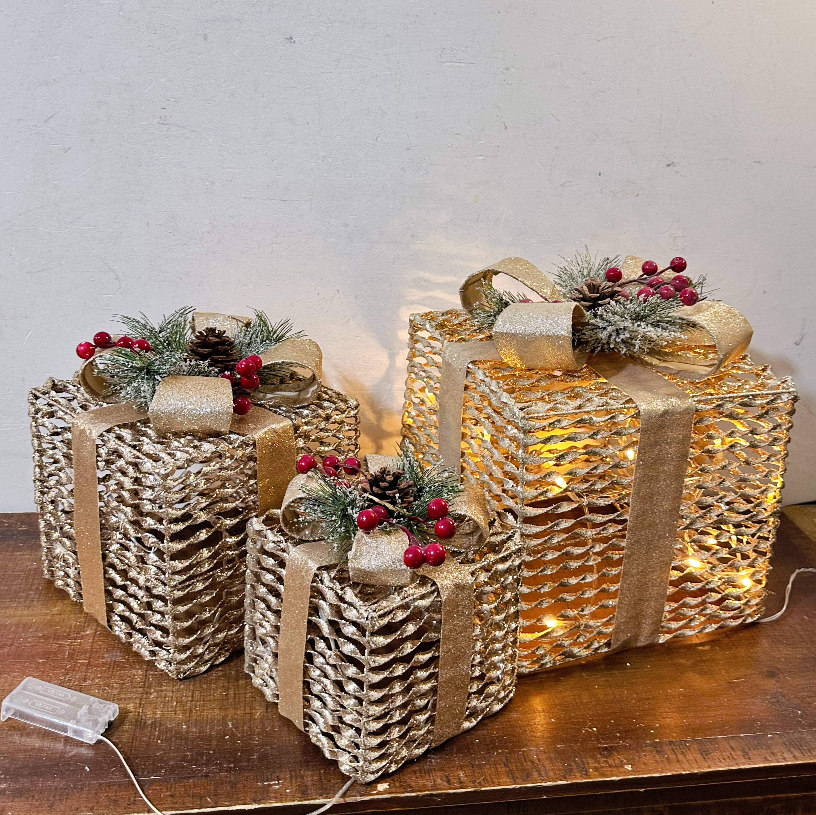 外贸孤品圣诞铁艺礼盒三件套场景布置堆头酒店橱窗摆件礼品道具