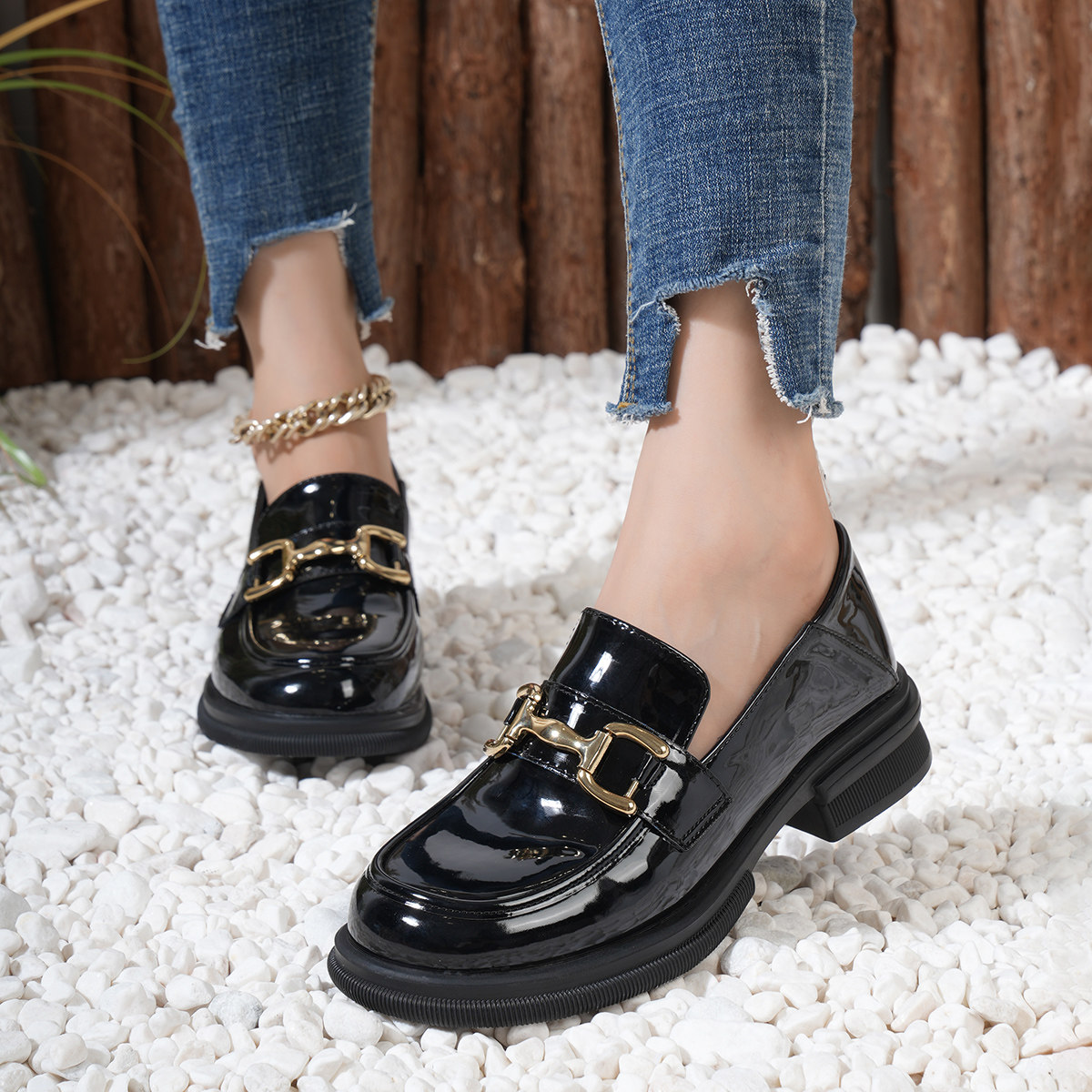 英伦小皮鞋女春秋乐福鞋一脚蹬厚底2026新款真皮漆皮亮皮软底单鞋