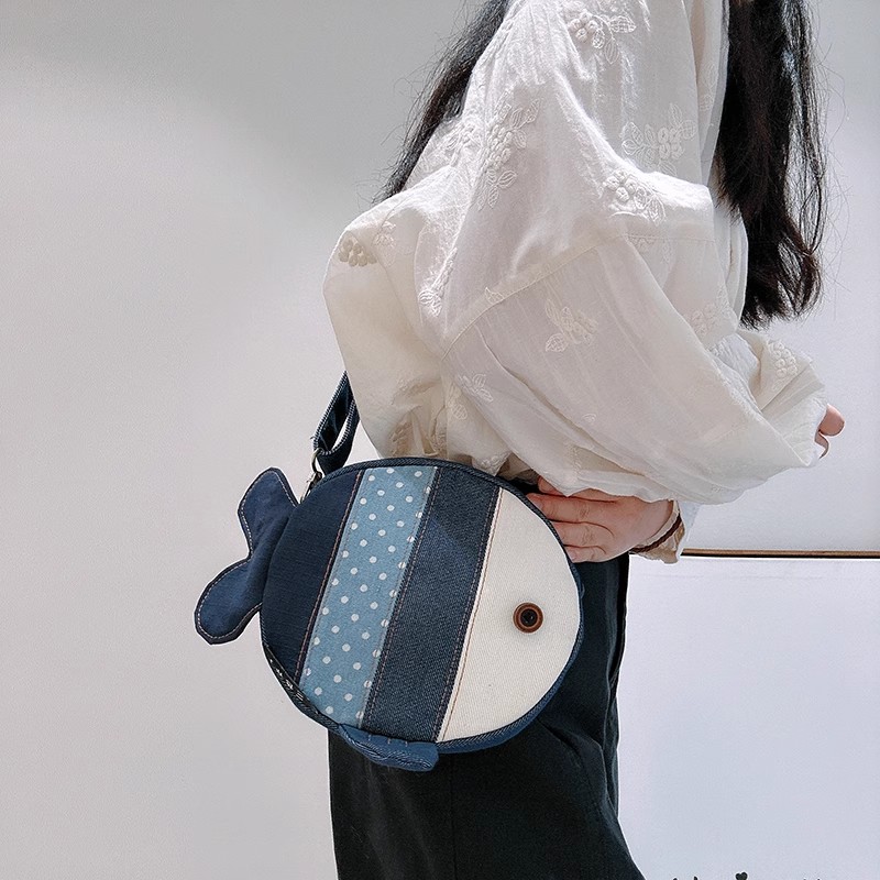 三色补丁大鱼斜挎包女2025春夏新款小众百搭小包包可爱牛仔斜挎包