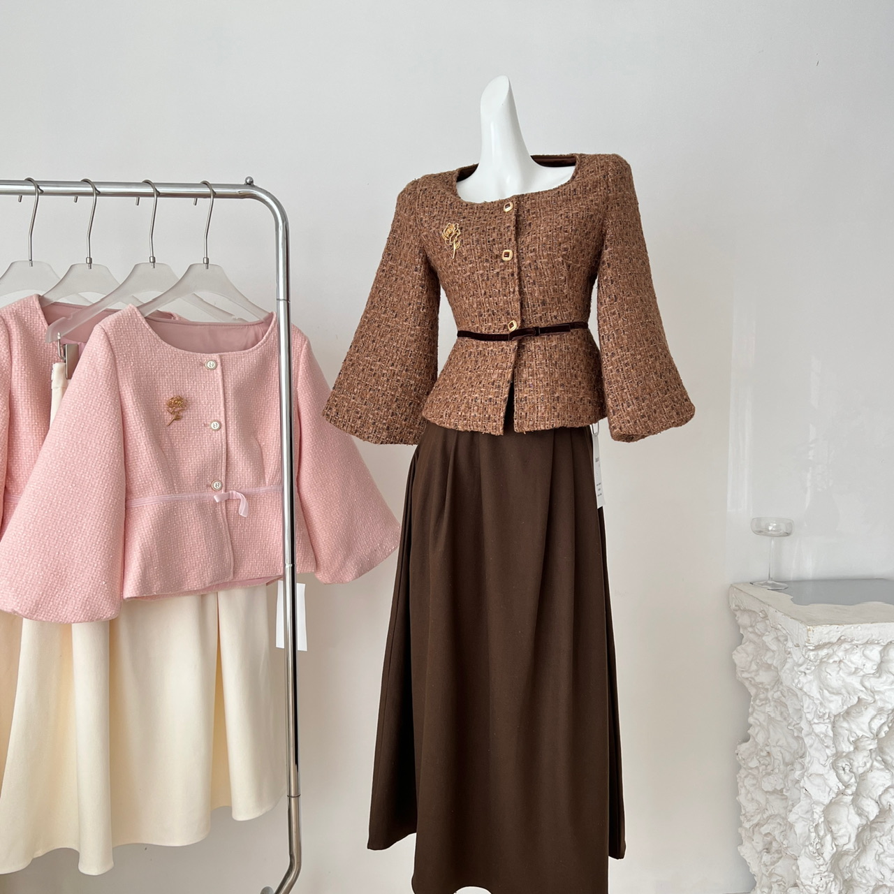 大Eees 珐琅秋 立体小蛮腰收腰小香风短外套女秋冬复古小香套装裙