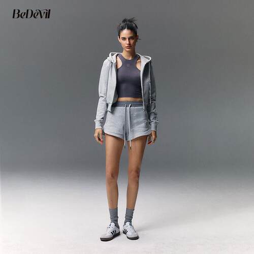 BEDEVIL秦岚&孙千同款连帽短款卫衣外套显瘦舒适日常街头时髦女
