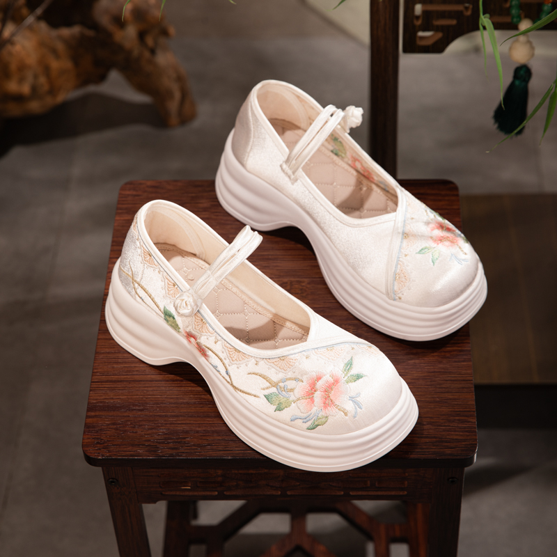 国风新中式鞋子配旗袍马面汉服鞋