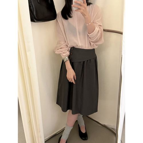 RS.WHMT-秋季韩系设计感错位翻折腰头排扣显瘦压褶半身裙女Q6398
