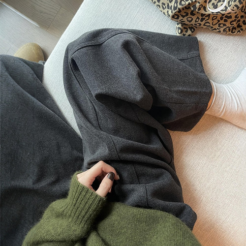 胯宽腿粗福音的黑灰色毛呢阔腿裤