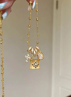 2025新款小红书爆款十字架锁扣项链女轻奢唯美小众高级感一件代发