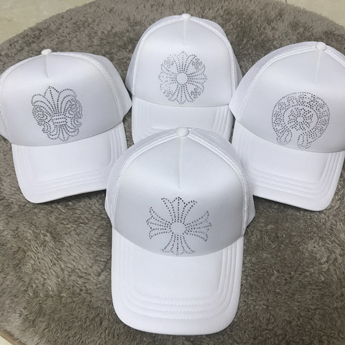 白色帽子女镶钻旅游出行