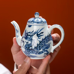 青花龙纹手工茶壶 手绘元