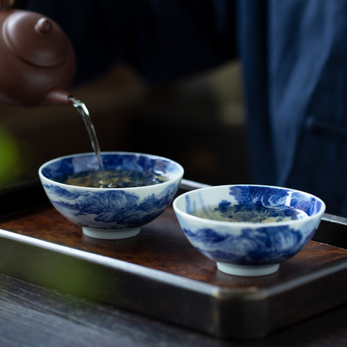手绘山水普洱杯青花主人杯