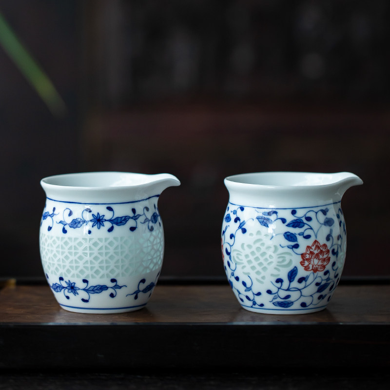 陶瓷手绘青花玲珑公道杯图片