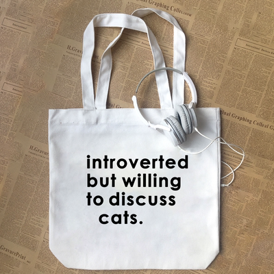 introverted but willing to discuss cats内向但愿意讨论猫狗包