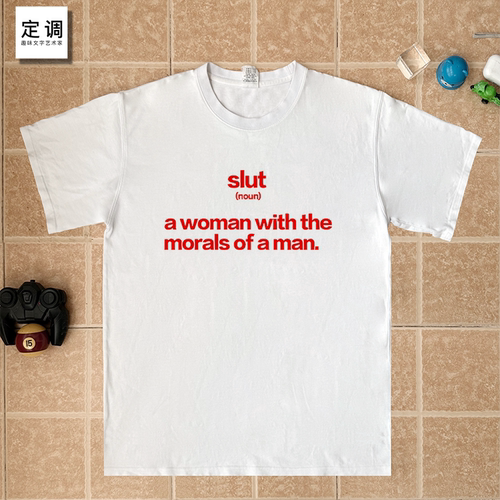 slut woman with the morals of a man 有趣味英文短袖T恤纯棉
