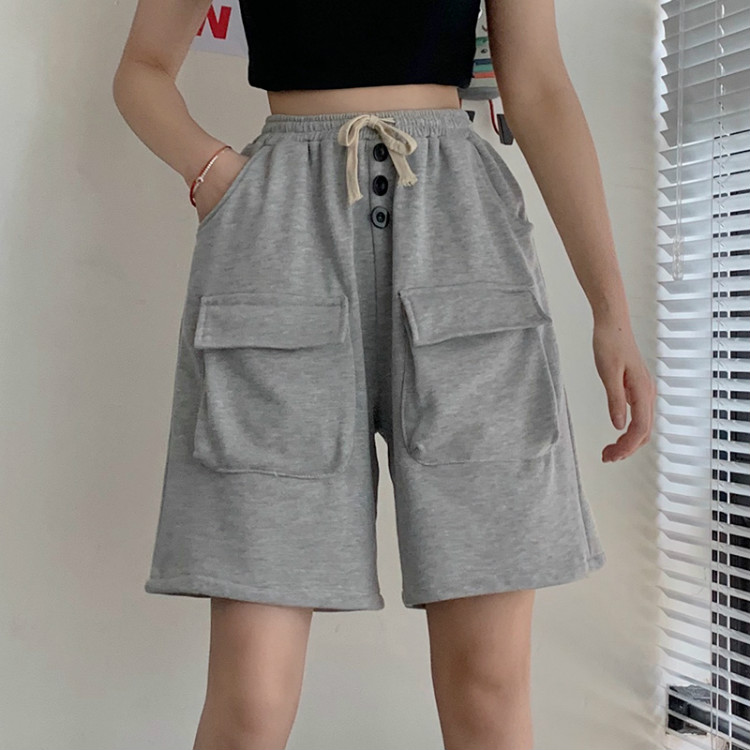 Real shot 2021 new summer wear Korean version black versatile tooling shorts loose Capris for men and women