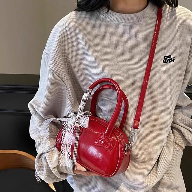 高级感保龄球包红色小包包2025新款时尚百搭女生旅游手机包通勤包,箱包皮具/热销女包/男包,通用款女包,淘宝优惠券,粉丝福利购,淘宝优惠卷