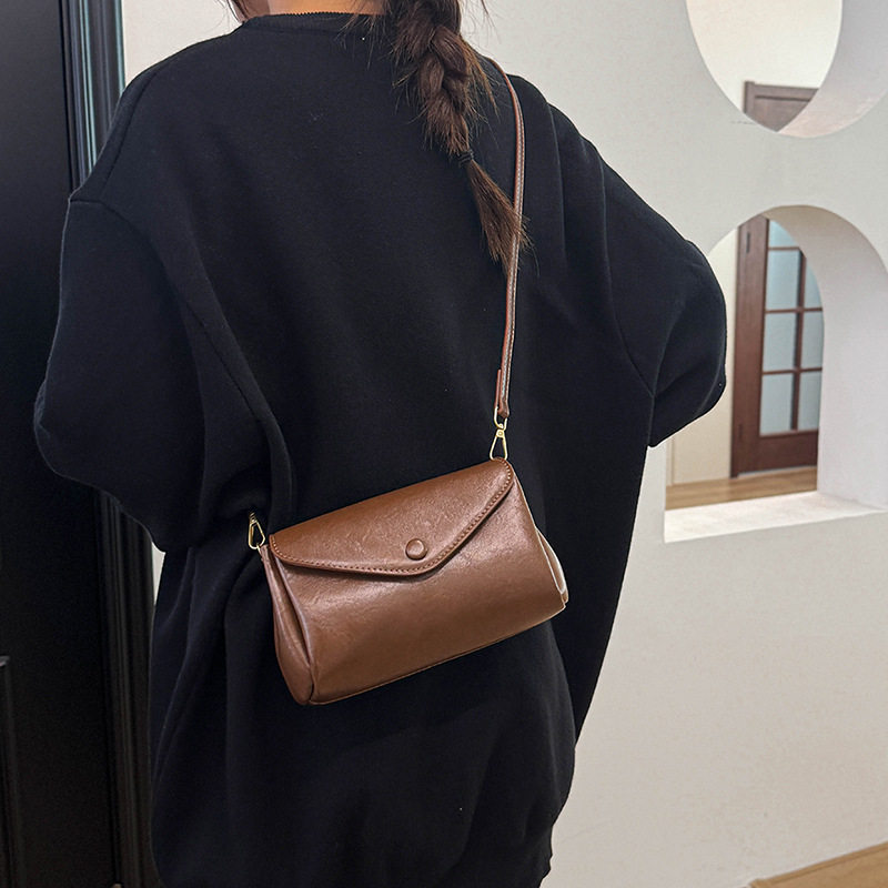 跨境潮流时尚斜挎包女纯色百搭简约单肩小方包高级感小众通勤女包