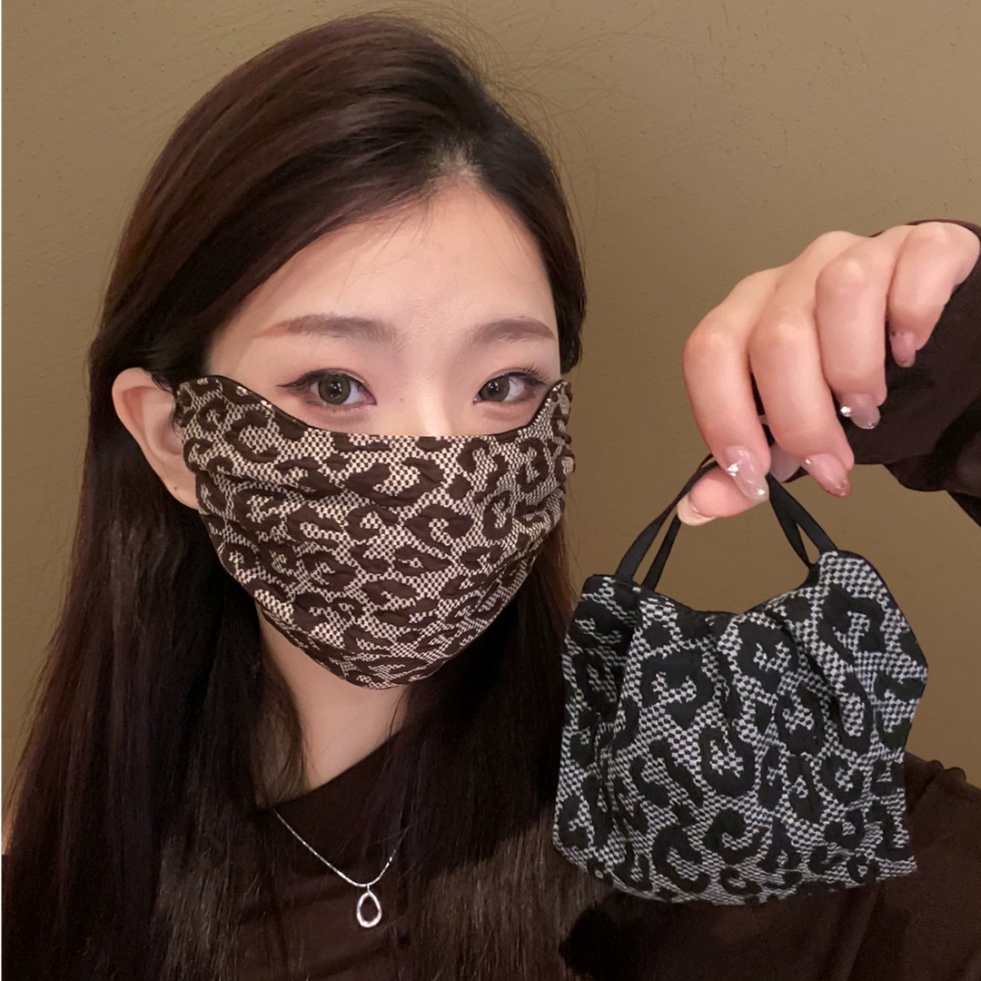 冬季豹纹保暖口罩女2025新款高颜值护眼角防风骑行透气防寒面罩厚