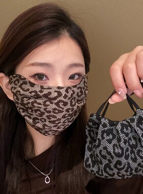 秋季豹纹保暖口罩女2026新款高颜值护眼角防风骑行透气防寒面罩厚