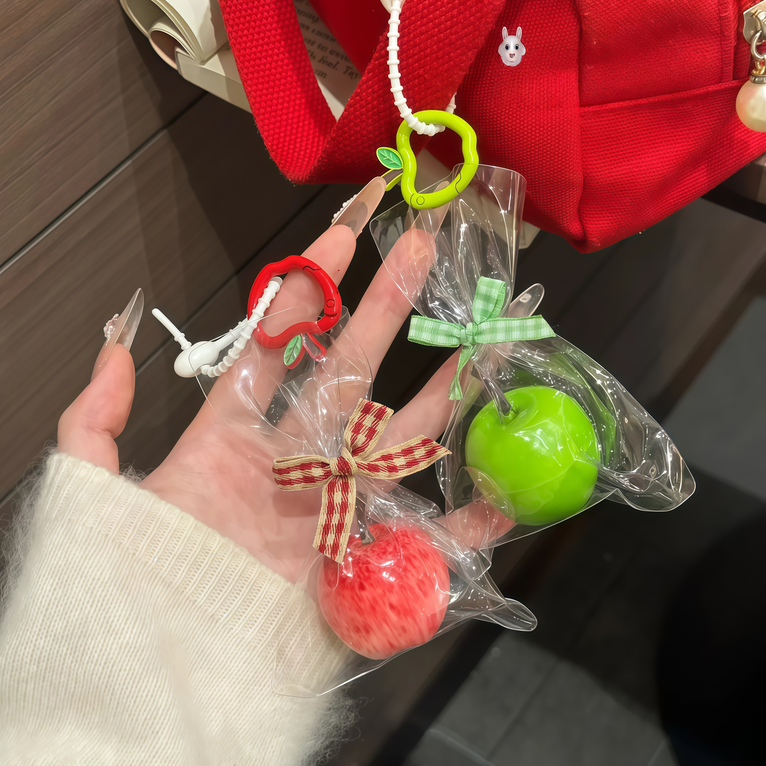 创意高颜值一颗苹果苹果扣挂件钥匙扣礼物情侣包包挂件平安果挂饰