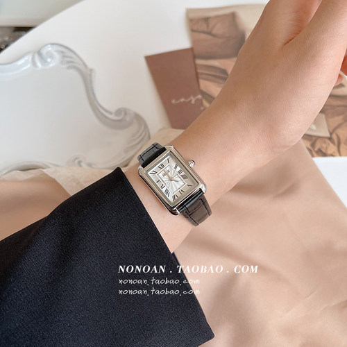 高级感文艺女青年送手环，戒指