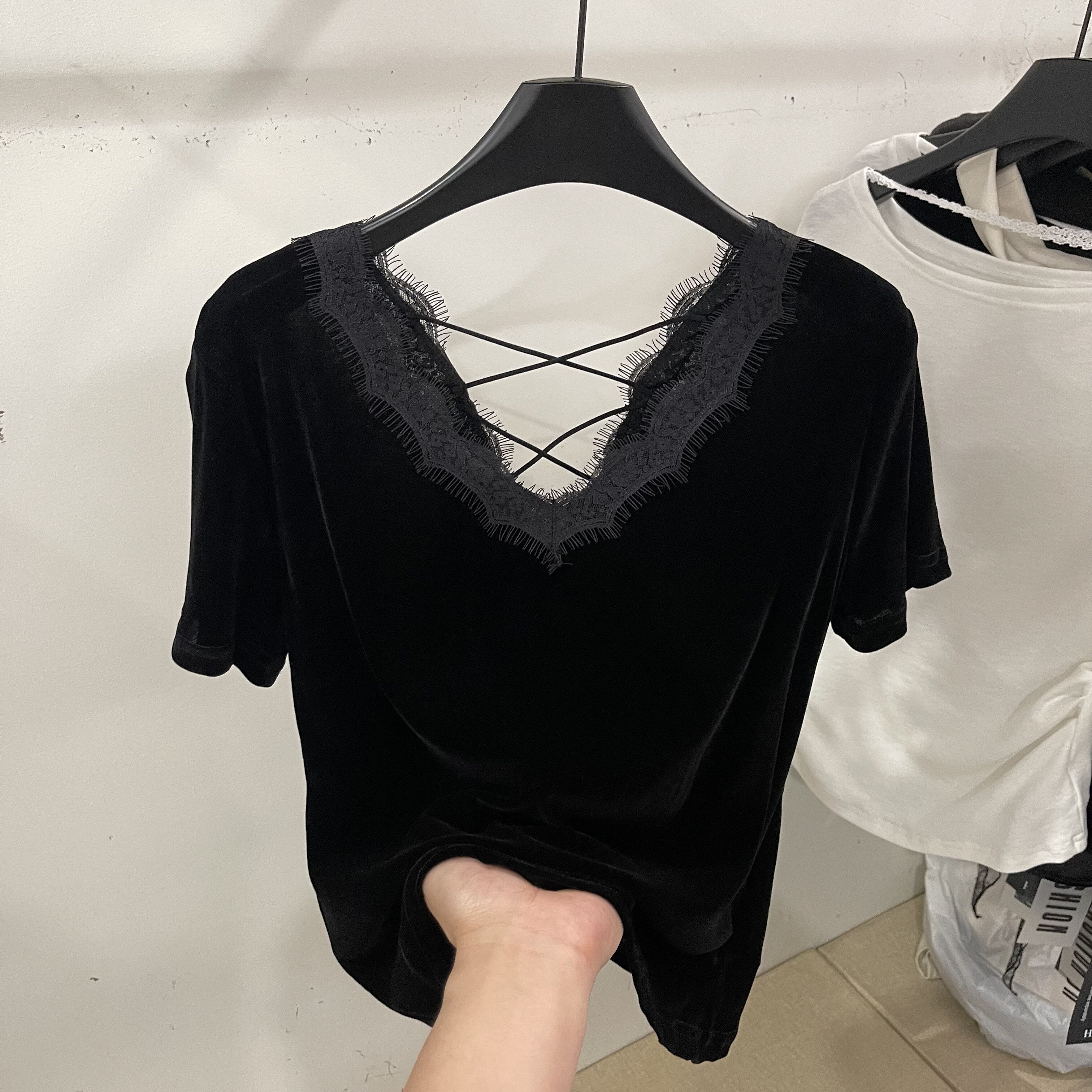 丝绒V领蕾丝后背交叉绑带短袖T女