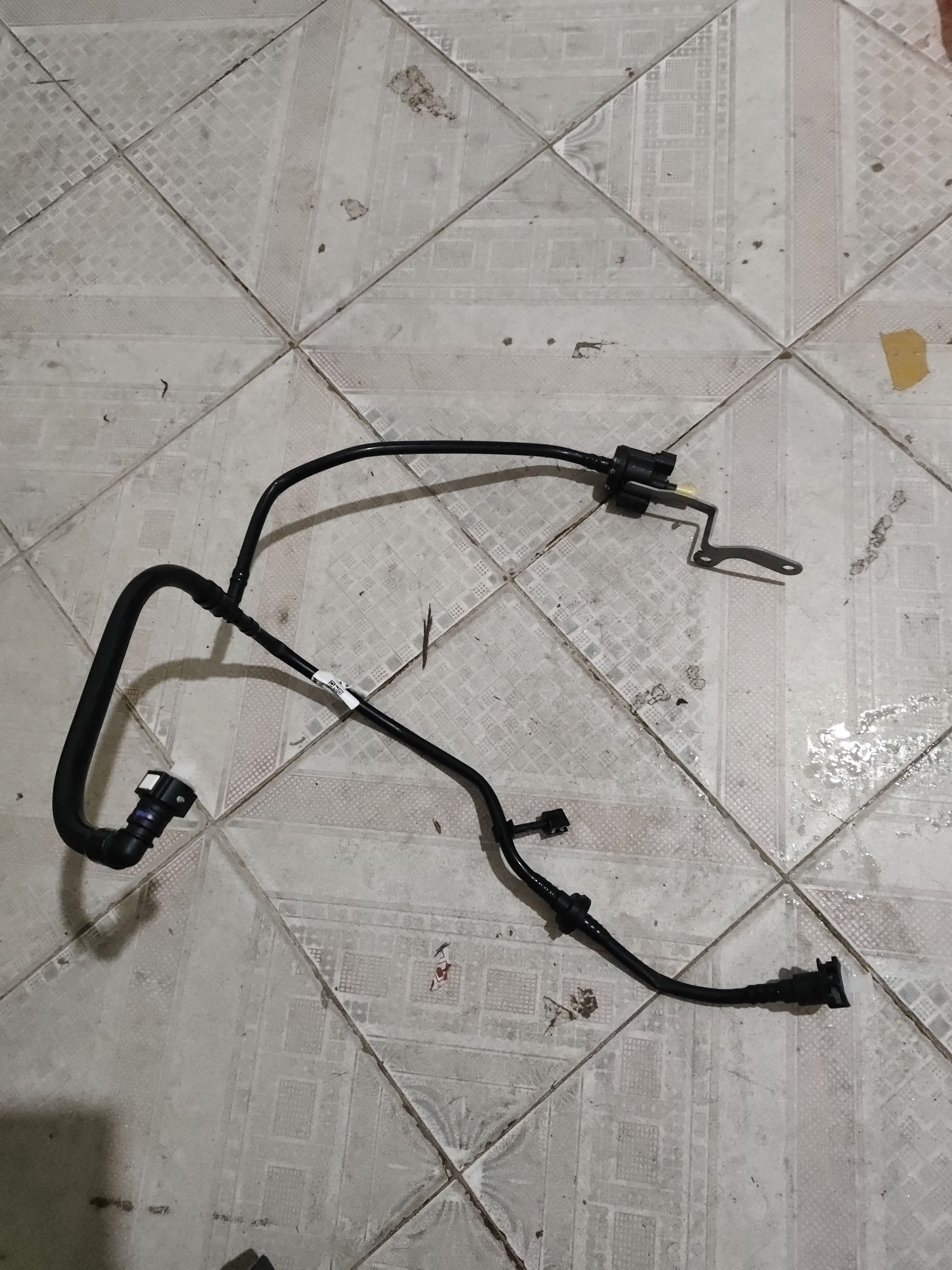 适用 江铃福特途睿欧新全顺V362配件 碳罐电磁阀总成 燃油蒸发管