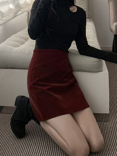 酒红色皮裙短裙a字一步包臀