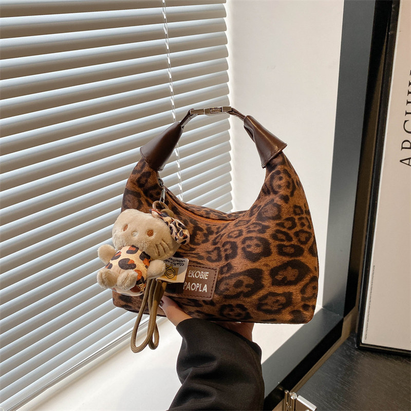 个性豹纹手提小包包女2024新款流行时尚单肩包洋气百搭斜挎饺子包