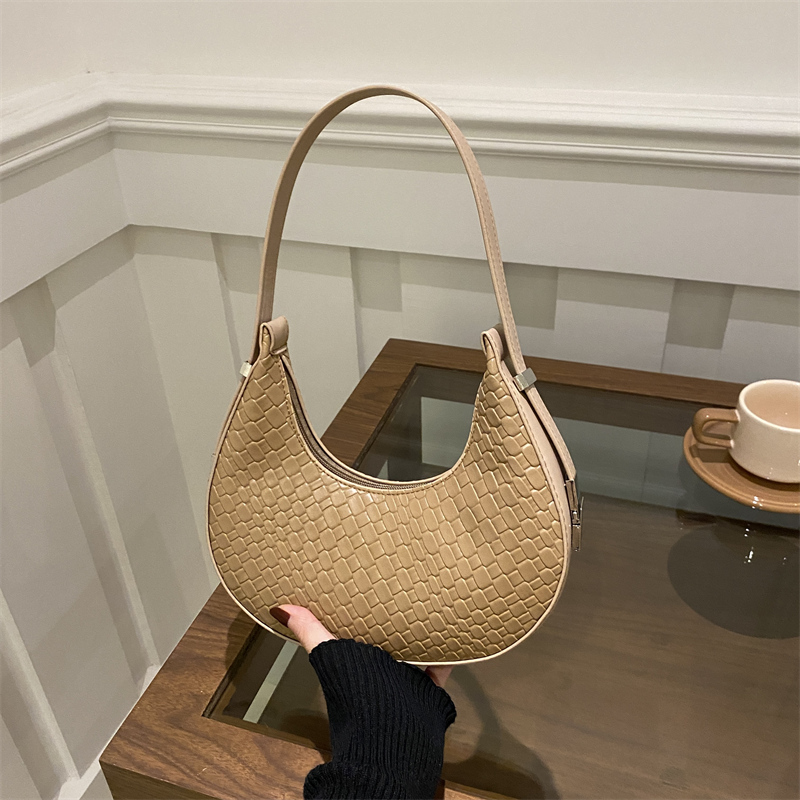 2025春季新款潮时尚简约休闲通勤新月包复古洋气手提单肩腋下女包