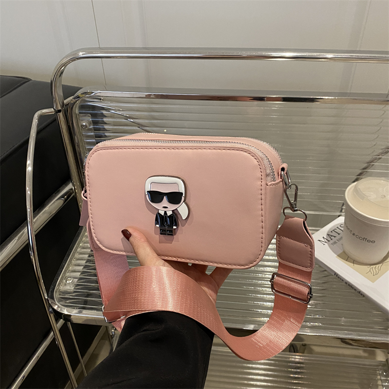 网红少女时尚撞色小方包女包2025新款个性简约宽肩带斜挎包单肩包