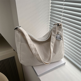 大容量通勤包日系ins复古灯芯绒饺子包纯色百搭斜挎包少女单肩包