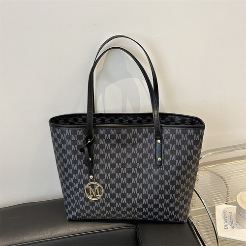 单肩包大容量通勤百搭手拎