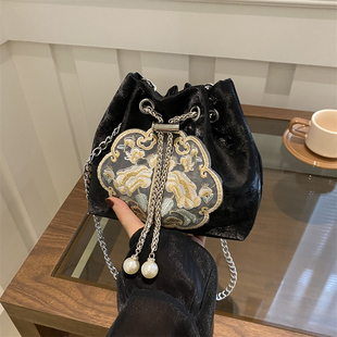 小众设计包包女2024新款 百搭链条斜挎包高级感单肩水桶包潮 新中式