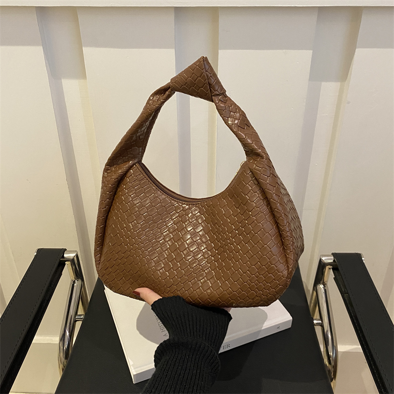 轻奢个性复古气质手挎新月包