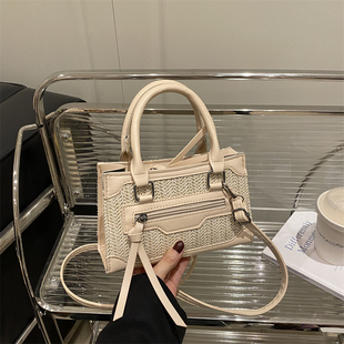 小众设计草编包2025夏新款 手提小方包 爆款 高级质感洋气斜挎包法式