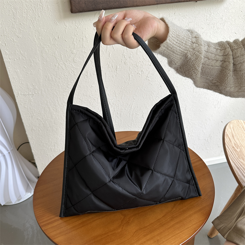 通勤斜挎包潮流女士大容量托特包