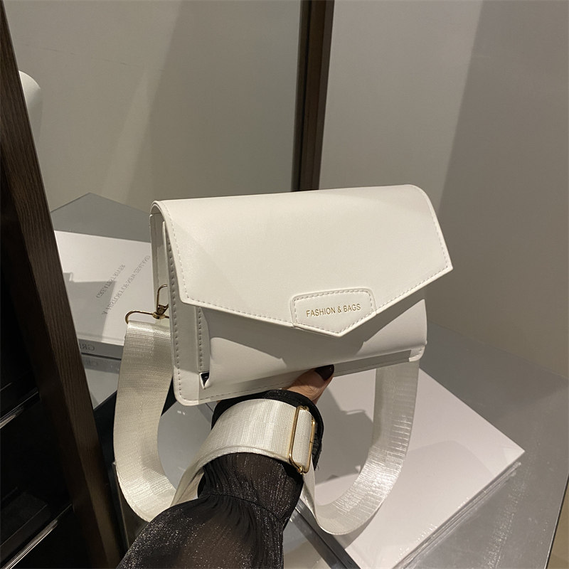 宽肩带包包女2024新款时尚简约女包质感单肩斜挎包复古纯色小方包,箱包皮具/热销女包/男包,小方包,淘宝优惠券,粉丝福利购,淘宝优惠卷