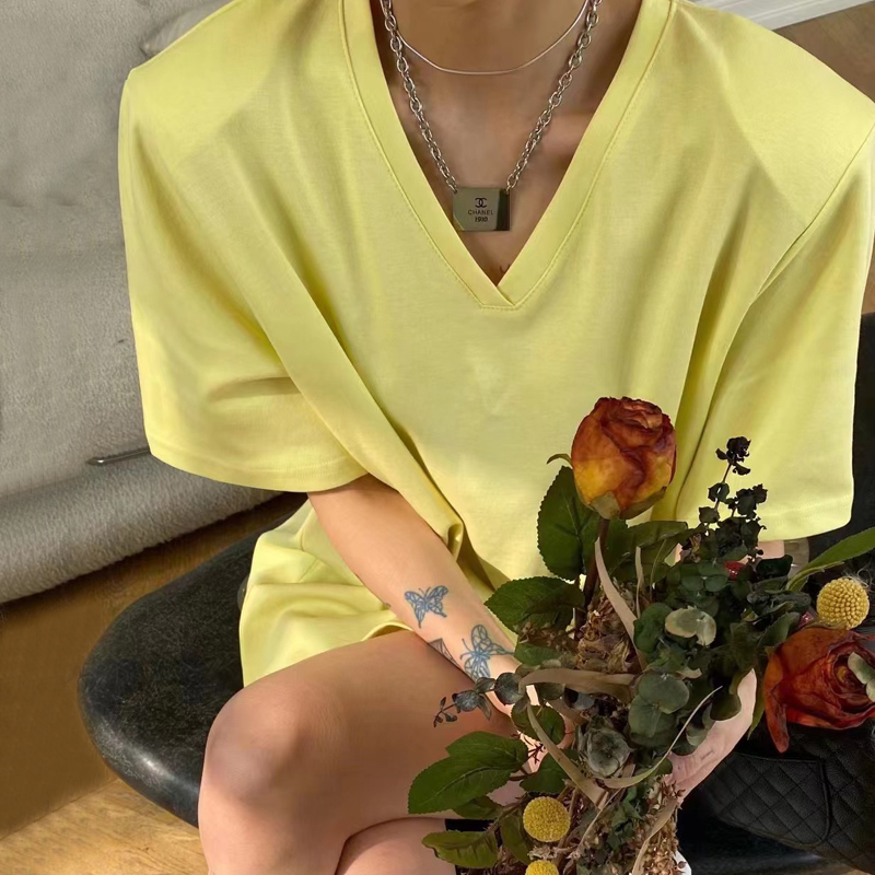 v领短袖t恤女夏宽松纯棉2024新款设计感小众垫肩大板体女中长款