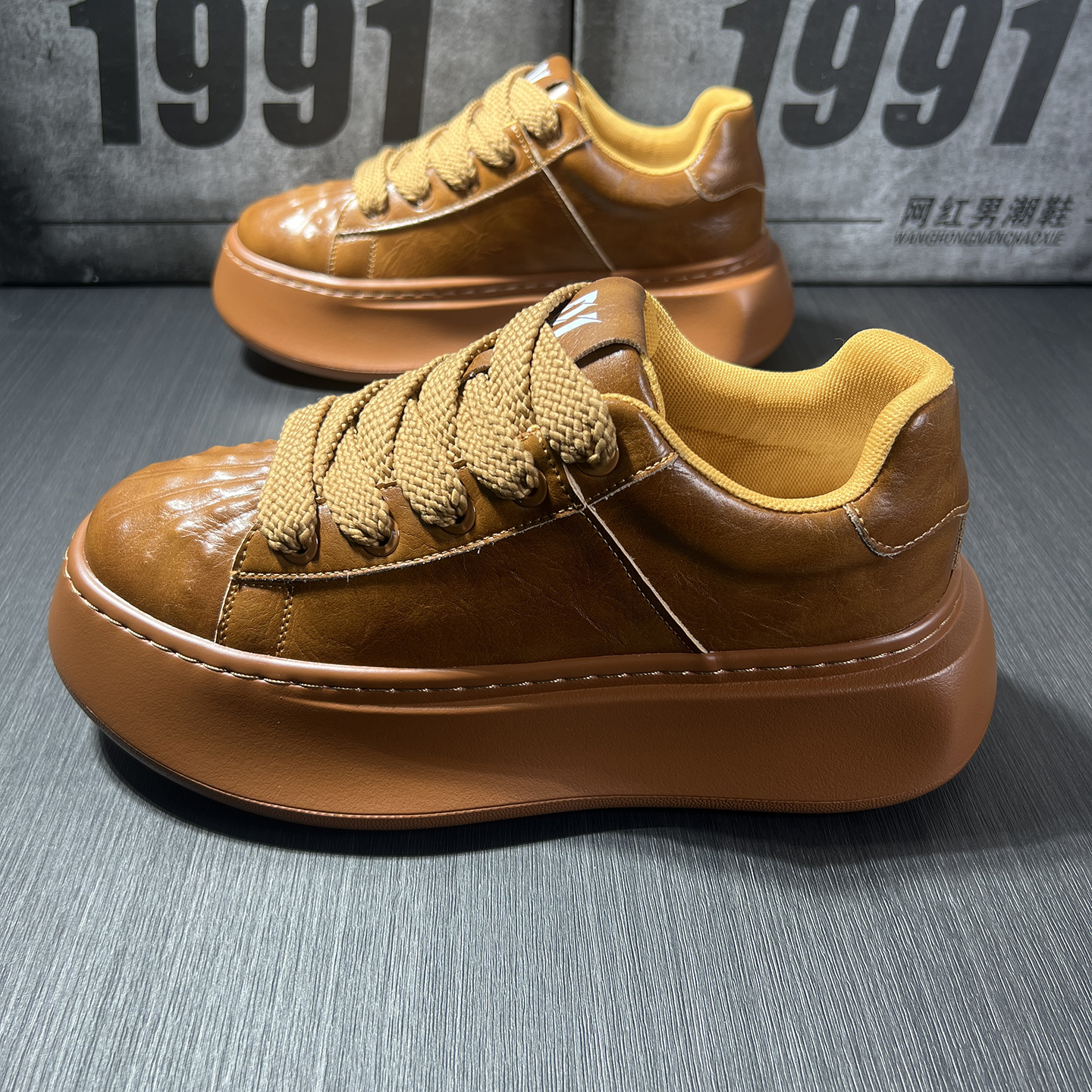 原创小众黑色鳄鱼纹面包鞋男真皮厚底增高鞋ins潮百搭休闲板鞋男