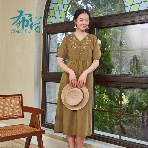 夏季蕾丝纯色绣花连衣裙
