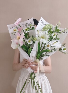 高品质仿真花束假花餐桌装饰花服装店美陈 毕业小花束领证手捧花