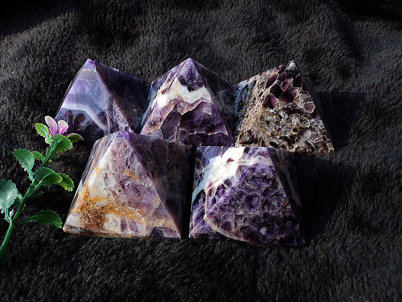 中国矿石天然紫罗兰水晶金字塔摆件50mm