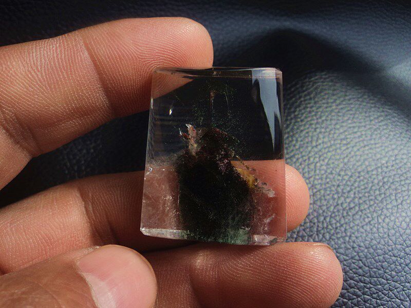 矿石天然绿幽灵内有千层山金字塔型水晶吊坠 33*29*11mm 19.6g
