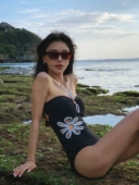 高级辣妹黑色镂空太阳花三角连体性感露背显瘦遮肉温泉度假泳衣女