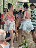 古力娜扎同款 泳衣泰国格子清新小众显瘦露背性感三角连体裹裙度假