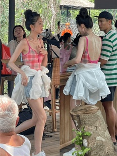 古力娜扎同款 泳衣泰国格子清新小众显瘦露背性感三角连体裹裙度假