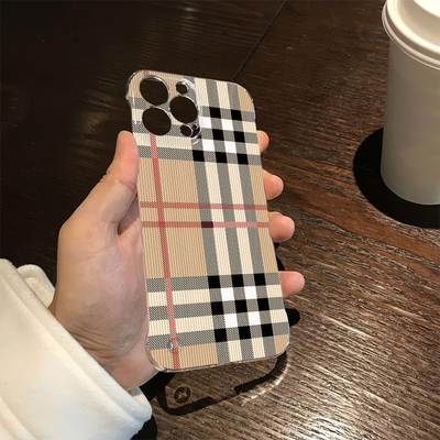 无边框苹果16e适用15promax超薄13透明12硬OPPOfindx8高级感iPhone14plus条纹华为mate70手机壳带支架红米k80