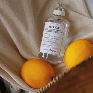 马吉拉 慵懒周末在理发店音乐盛典泡泡浴咖啡小憩抹茶冥想水小样