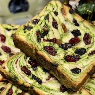 星空莓野全麦吐司厚切果干面包提子蓝莓营养早餐代餐饱腹下午茶点