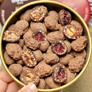 坚果宝石巧克力豆脏脏豆黑巧椰子巴旦木纯可可脂糖果MCT油零食品