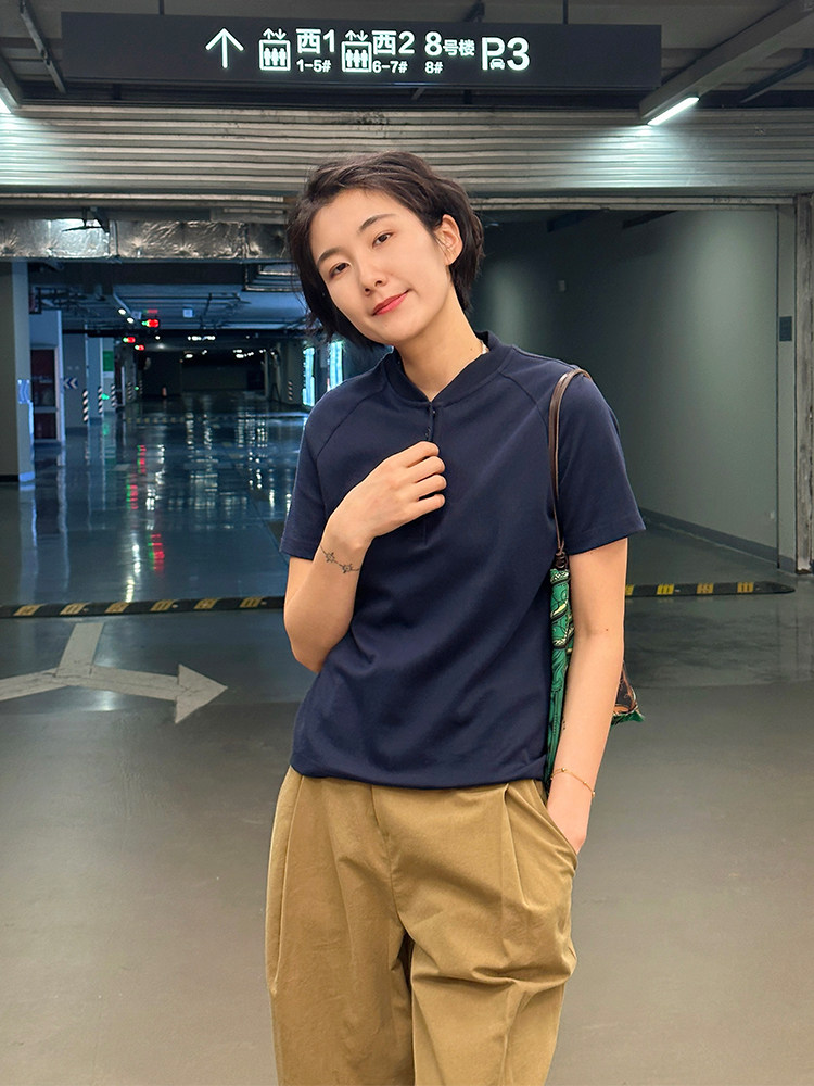 ZHOU LANGQING 네이비 블루 레트로 반팔 폴로 셔츠 여성 티셔츠 여름 캐주얼 기질 스탠드 칼라 하이 엔드 탑